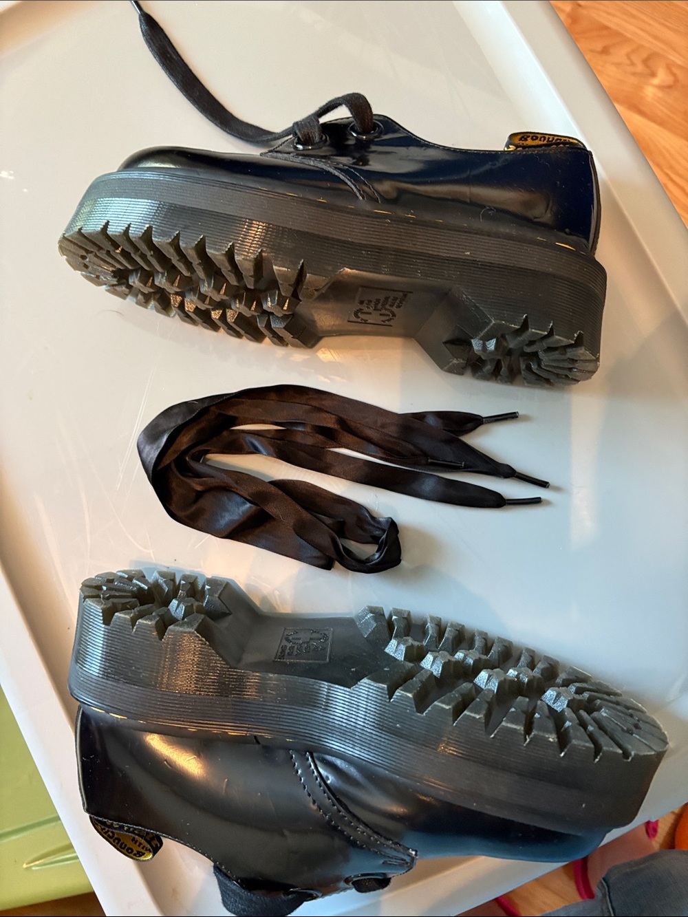 Dr. Martens Black Leather Lace-Up Shoes with Yellow Stitching US7 - Picture 5 of 6